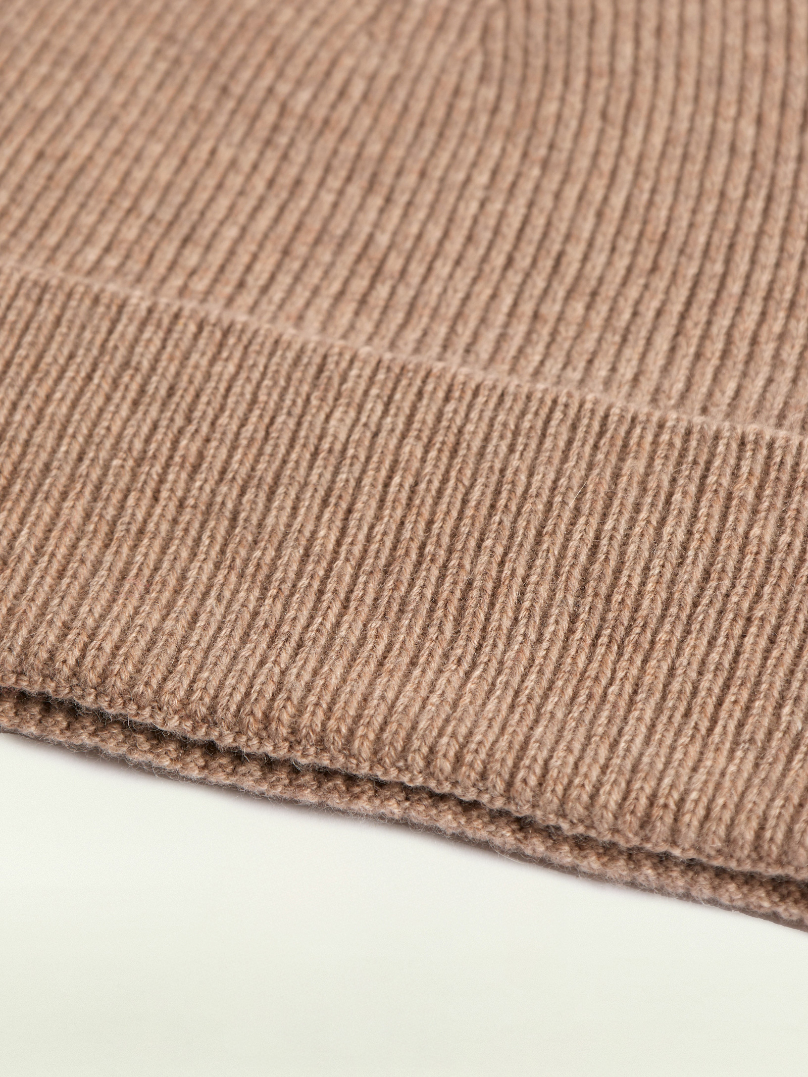 Шапка из шерсти и кашемира